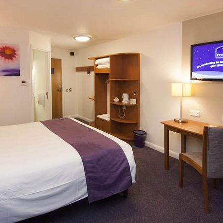 Premier Inn Swindon Central Exterior photo