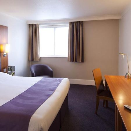 Premier Inn Swindon Central Exterior photo