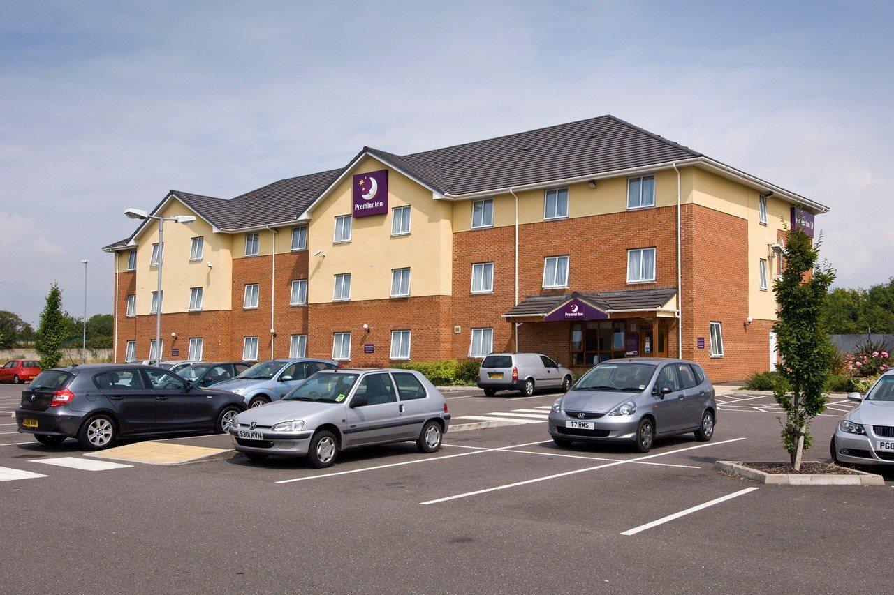 Premier Inn Swindon Central Exterior photo