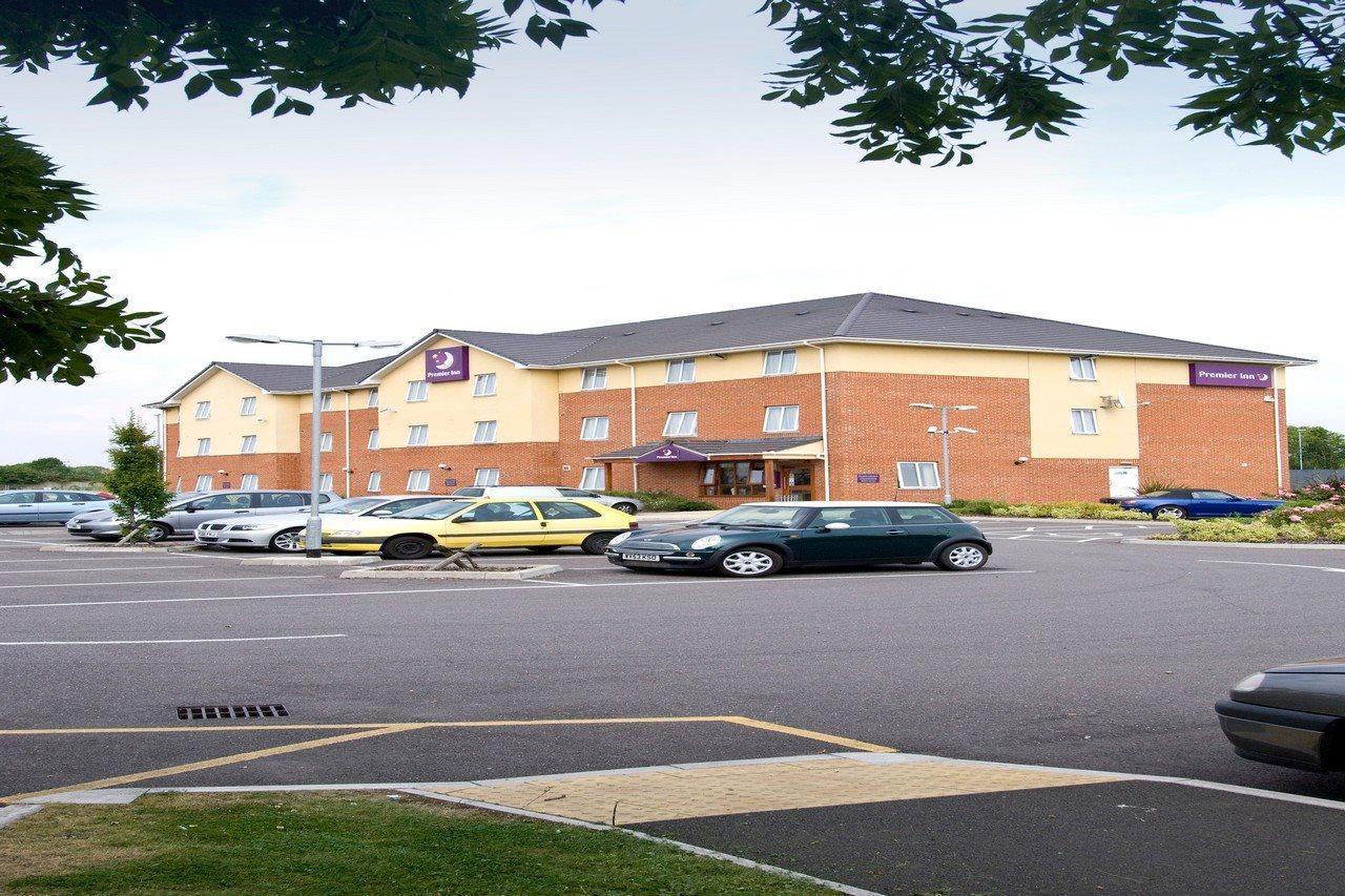 Premier Inn Swindon Central Exterior photo