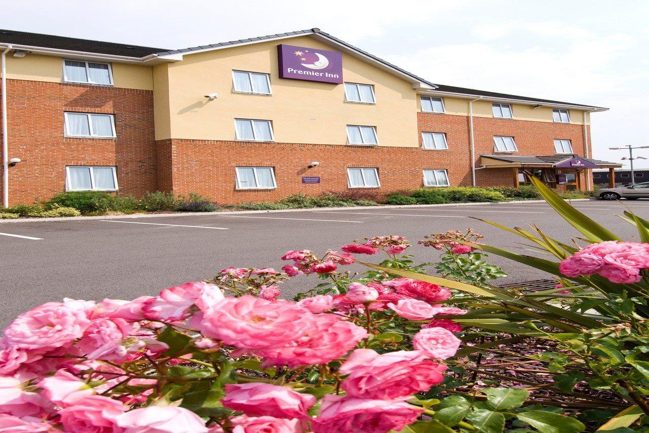 Premier Inn Swindon Central Exterior photo
