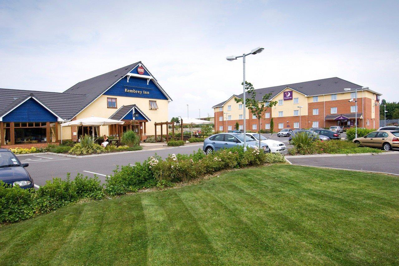 Premier Inn Swindon Central Exterior photo