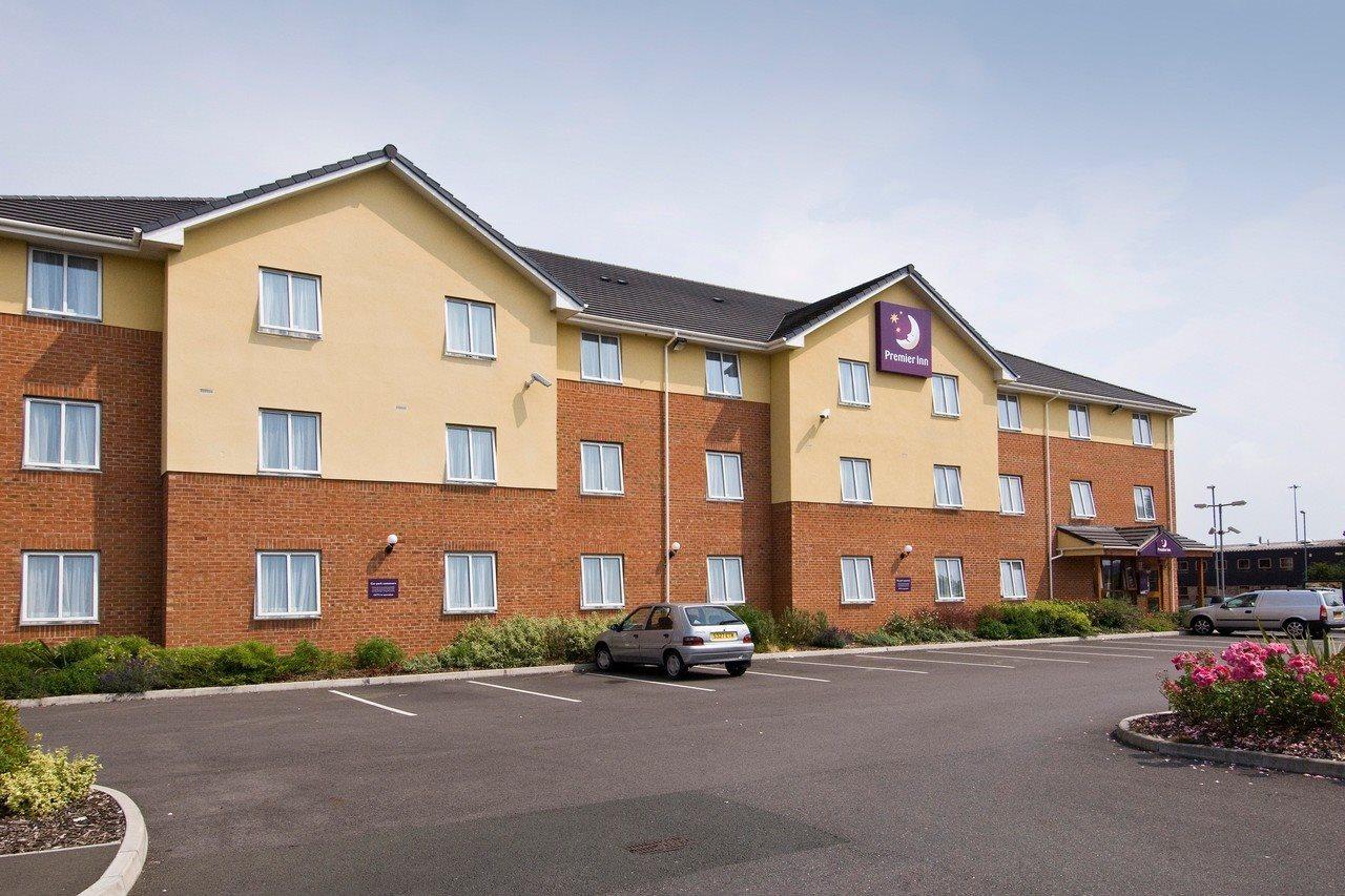 Premier Inn Swindon Central Exterior photo