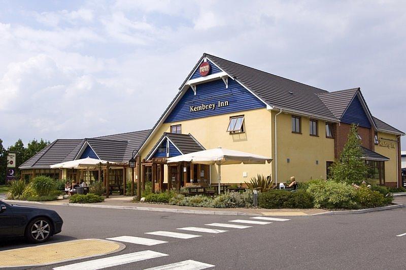 Premier Inn Swindon Central Exterior photo
