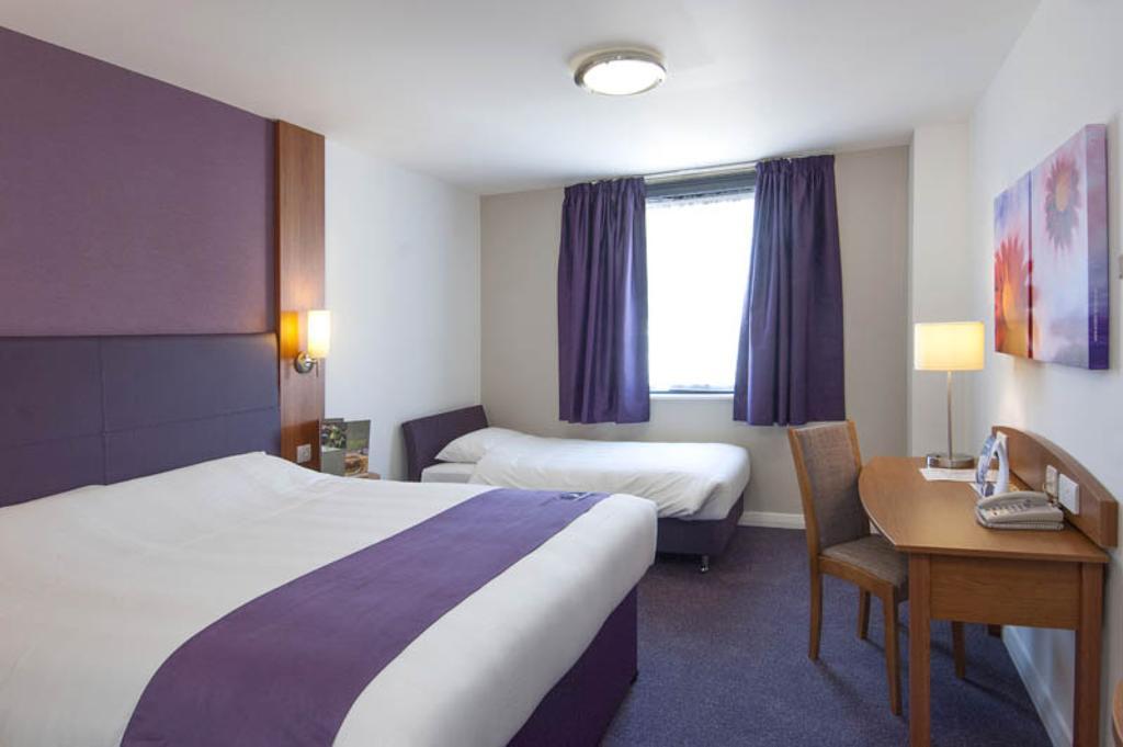 Premier Inn Swindon Central Room photo