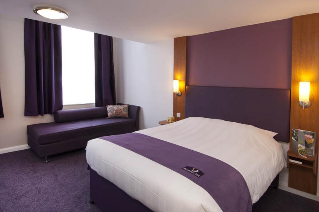 Premier Inn Swindon Central Room photo