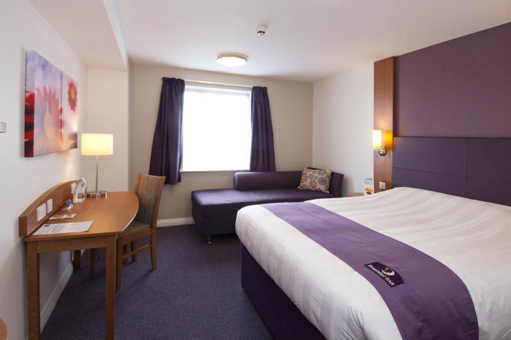 Premier Inn Swindon Central Room photo