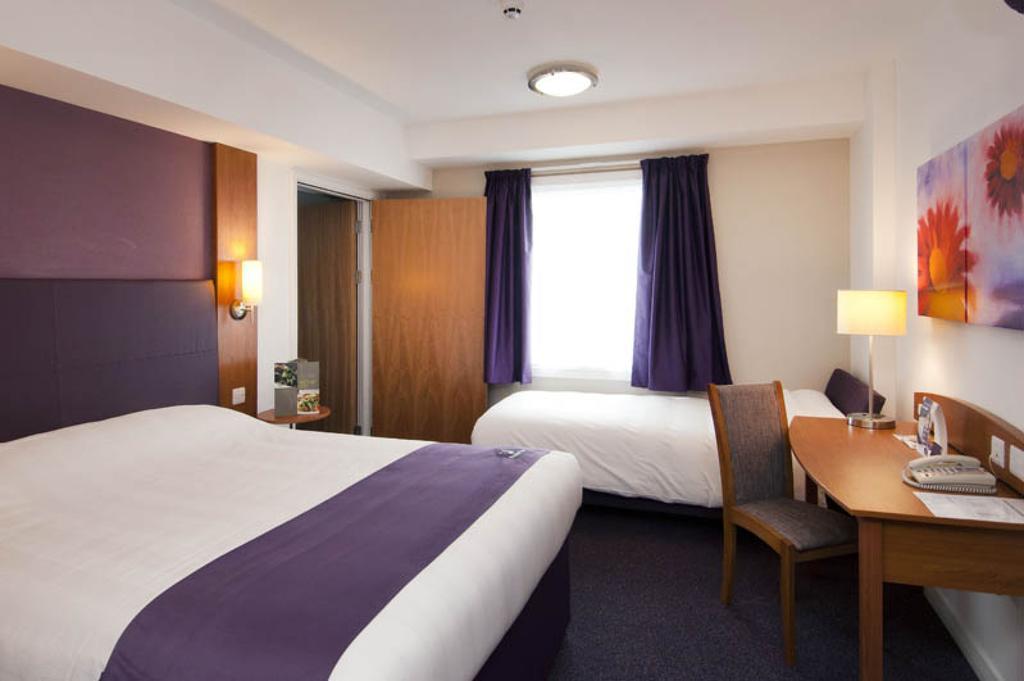 Premier Inn Swindon Central Room photo