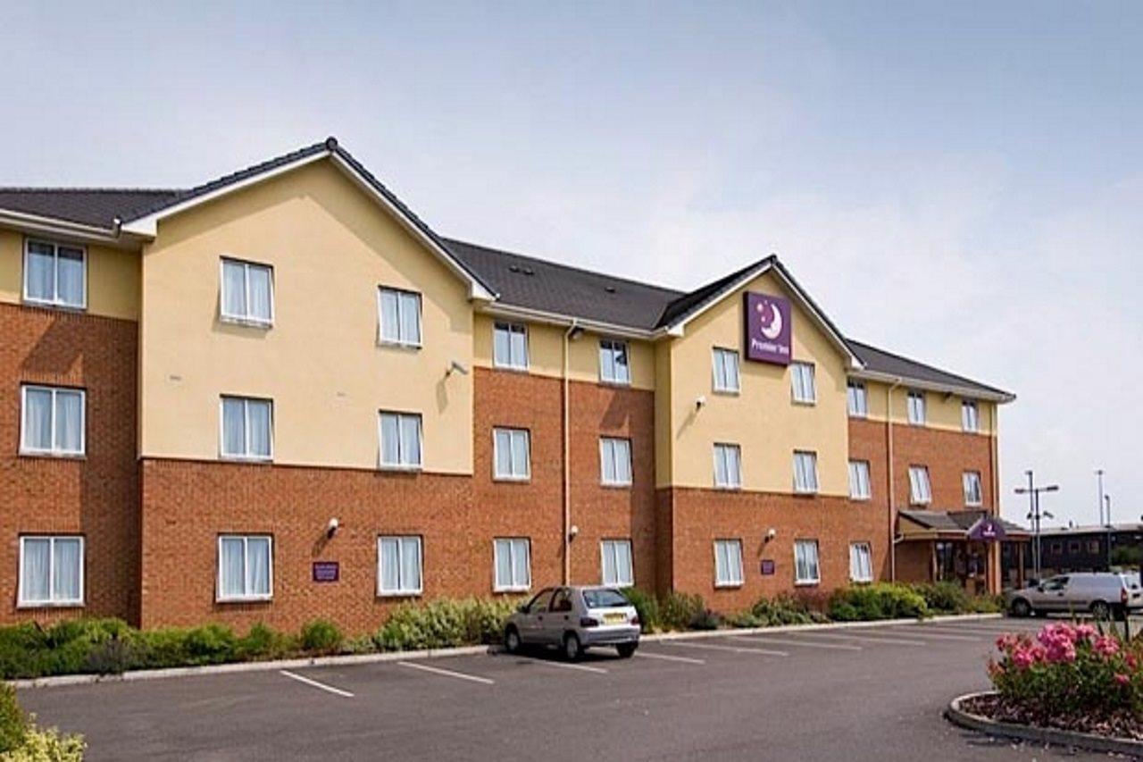 Premier Inn Swindon Central Exterior photo