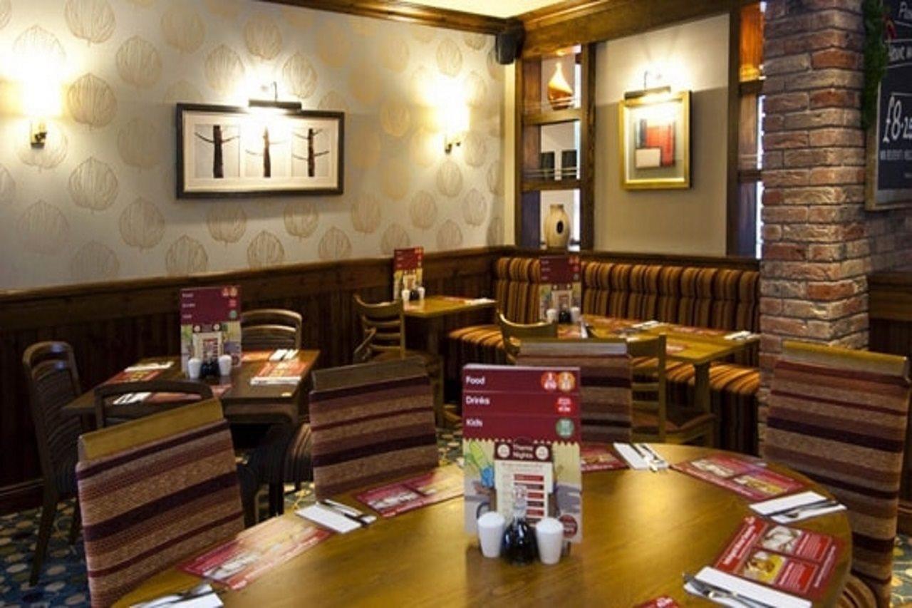 Premier Inn Swindon Central Exterior photo